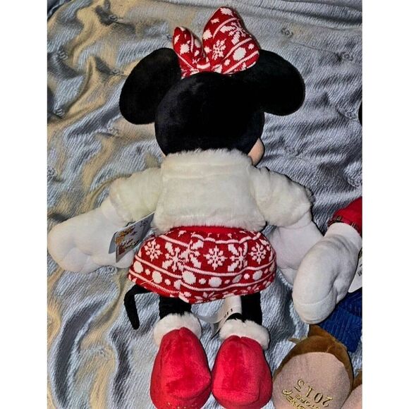 VINTAGE DISNEY STORE 2017 HOLIDAY MINNIE PLUSH - Picture 2 of 7